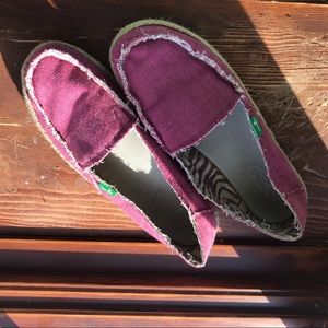 Sanuk fabric slip-ons